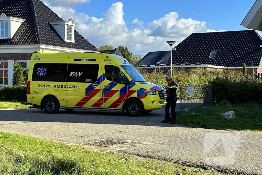 Automobilist botst op afslaande fietser