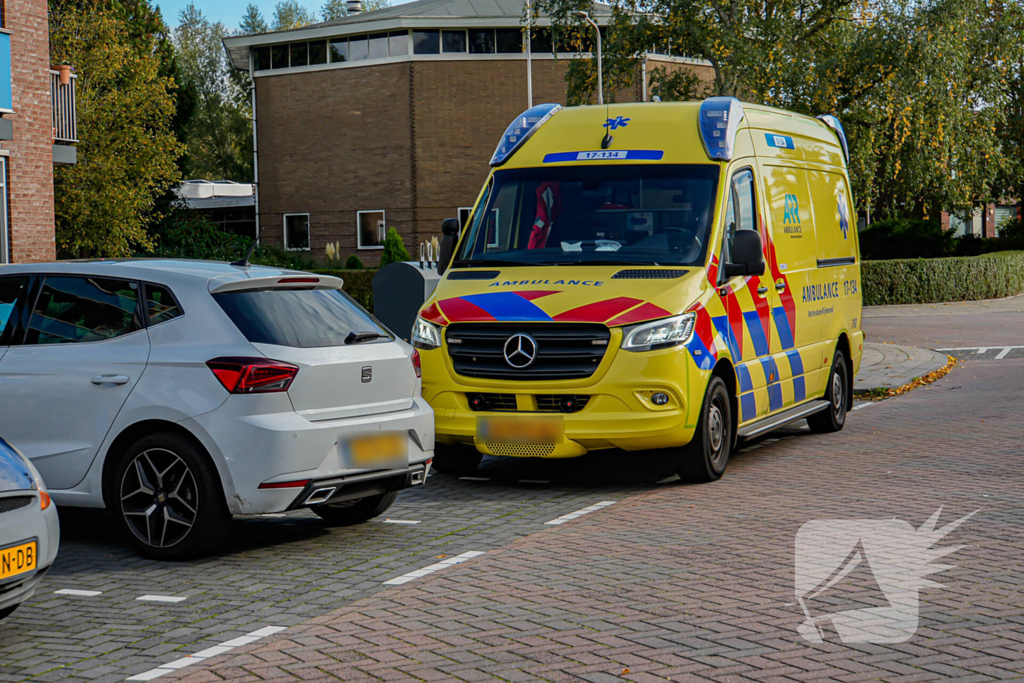 Schade na botsing tussen auto en bestelbus