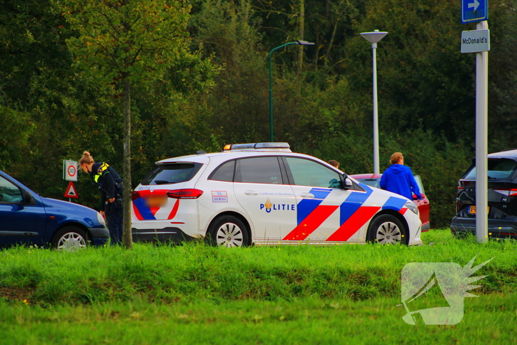 Scooterrijder en automobilist in botsing