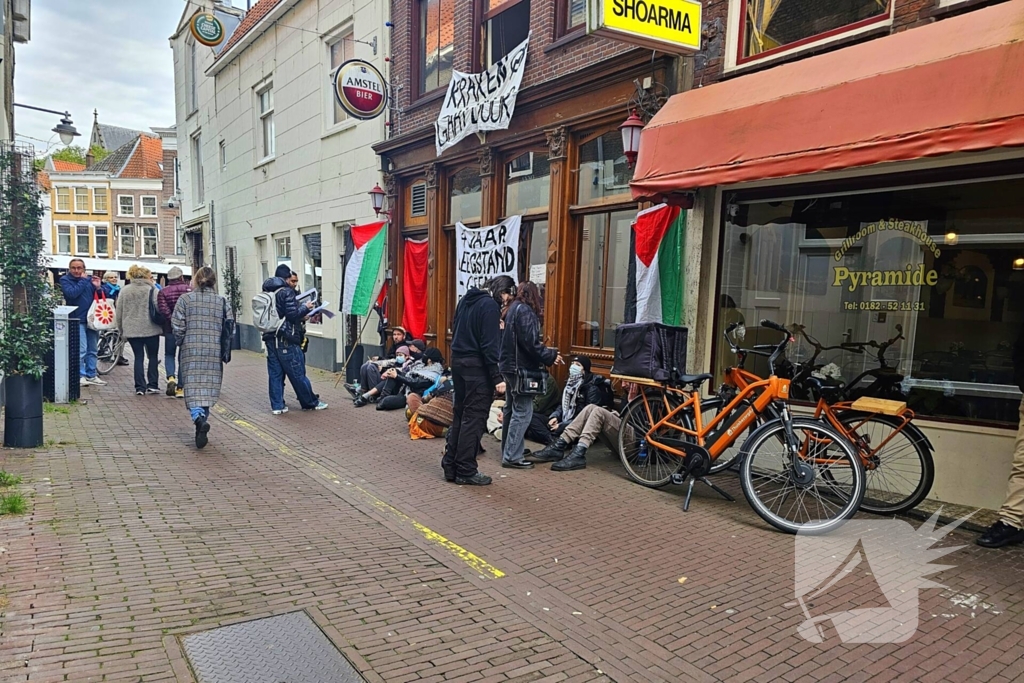 Krakers houden demonstratie bij lang leegstaand pand