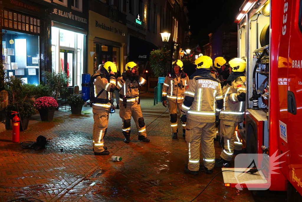 Brand in winkelpand snel onder controle