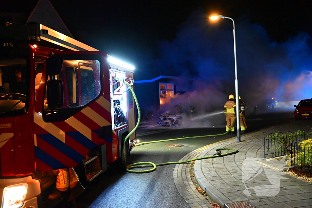 Opnieuw brand in geparkeerde auto