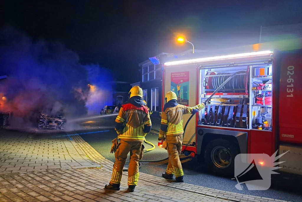 Opnieuw brand in geparkeerde auto