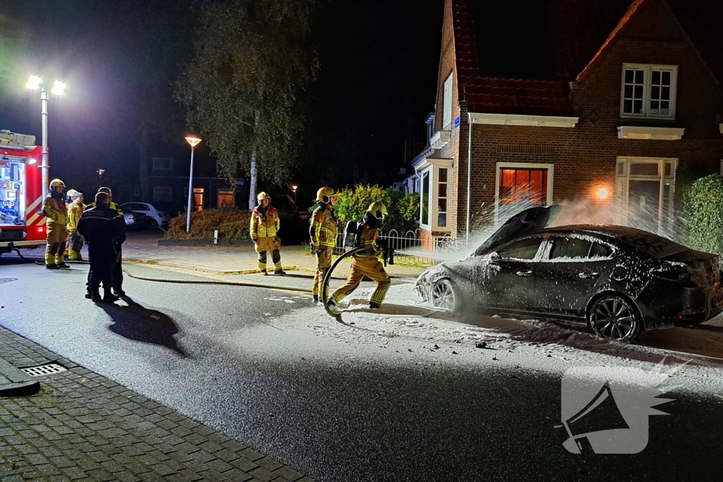 Opnieuw brand in geparkeerde auto