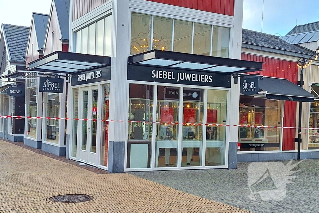 Politie onderzoekt overval op juwelierswinkel