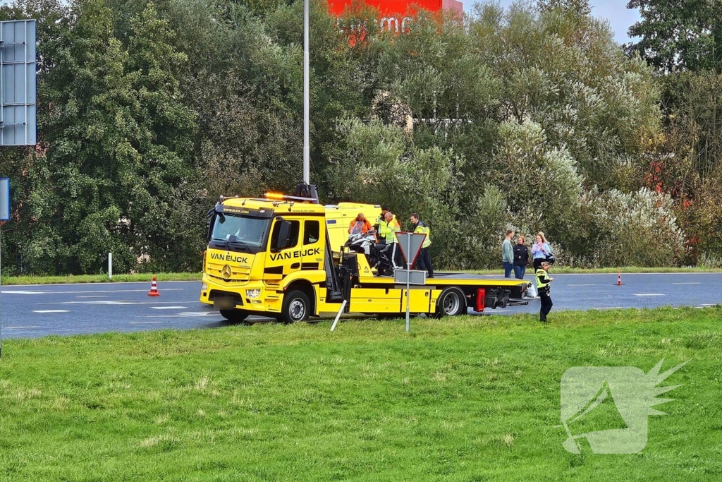 Motorrijder onderuit op afrit