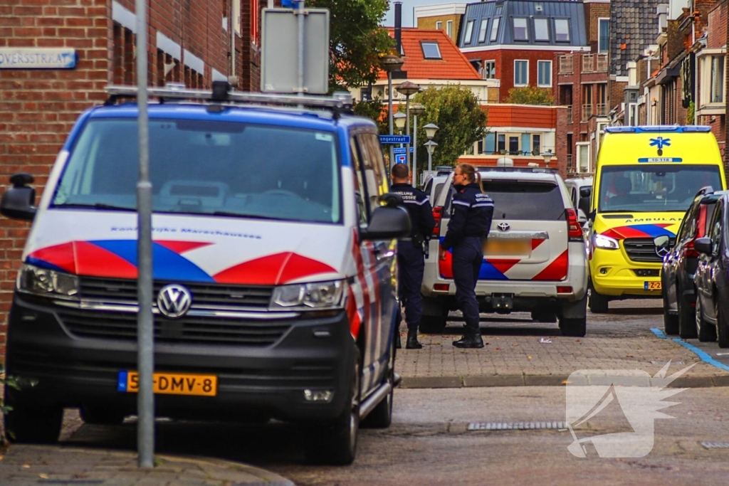 Hulpdiensten druk met persoon met onbegrepen gedrag