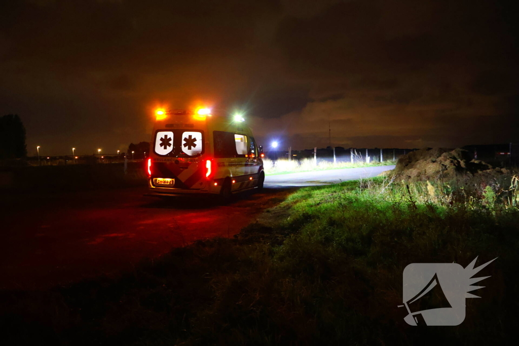 Brommerrijder rijdt sloot in