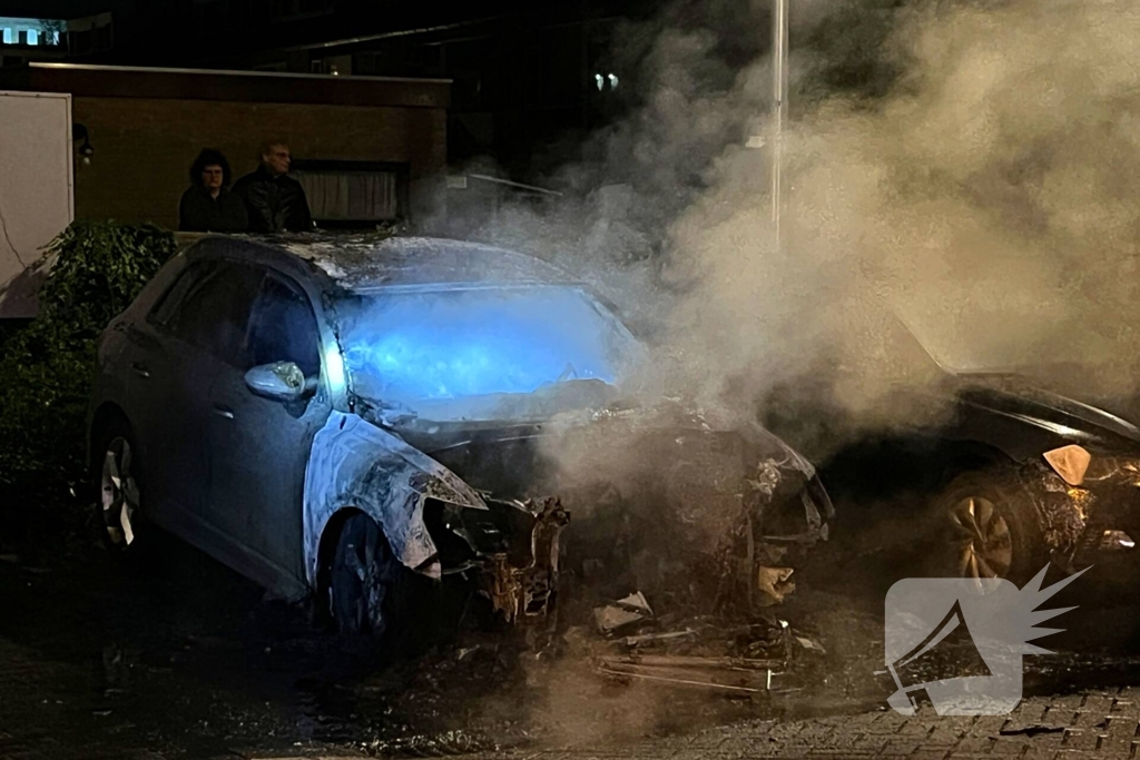 Opnieuw auto in lichterlaaie