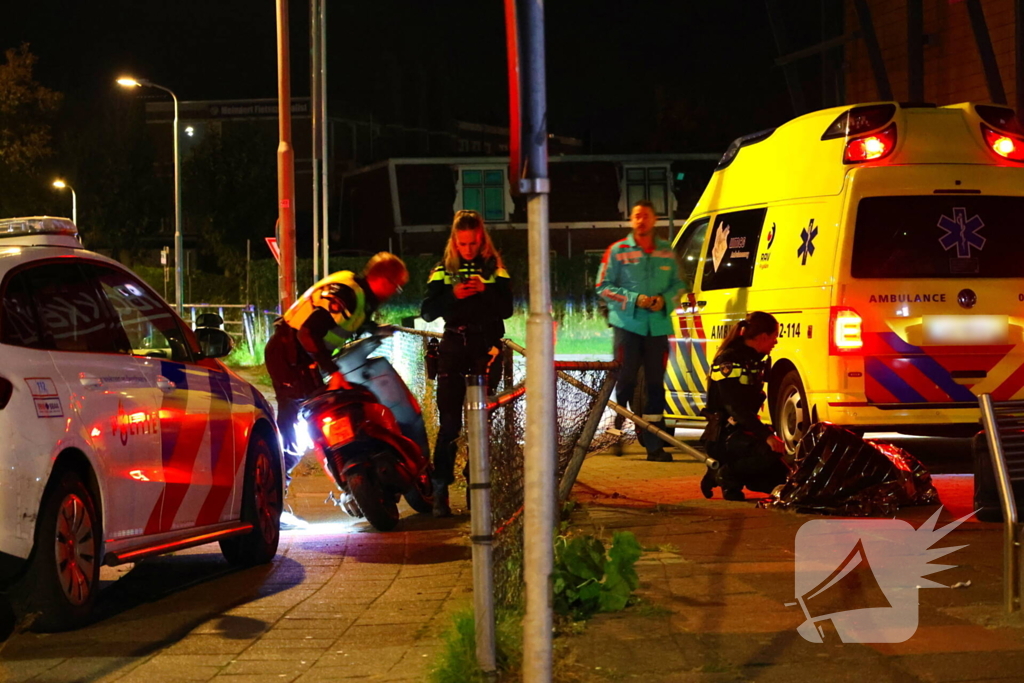 Bestuurder scooter verliest controle na politieachtervolging