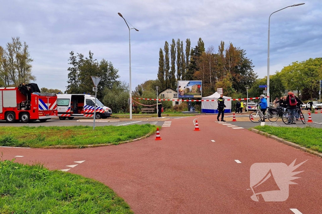 Overledene aangetroffen in sloot bij politiebureau