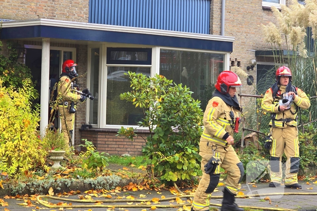 Flinke rookontwikkeling door brand in woning