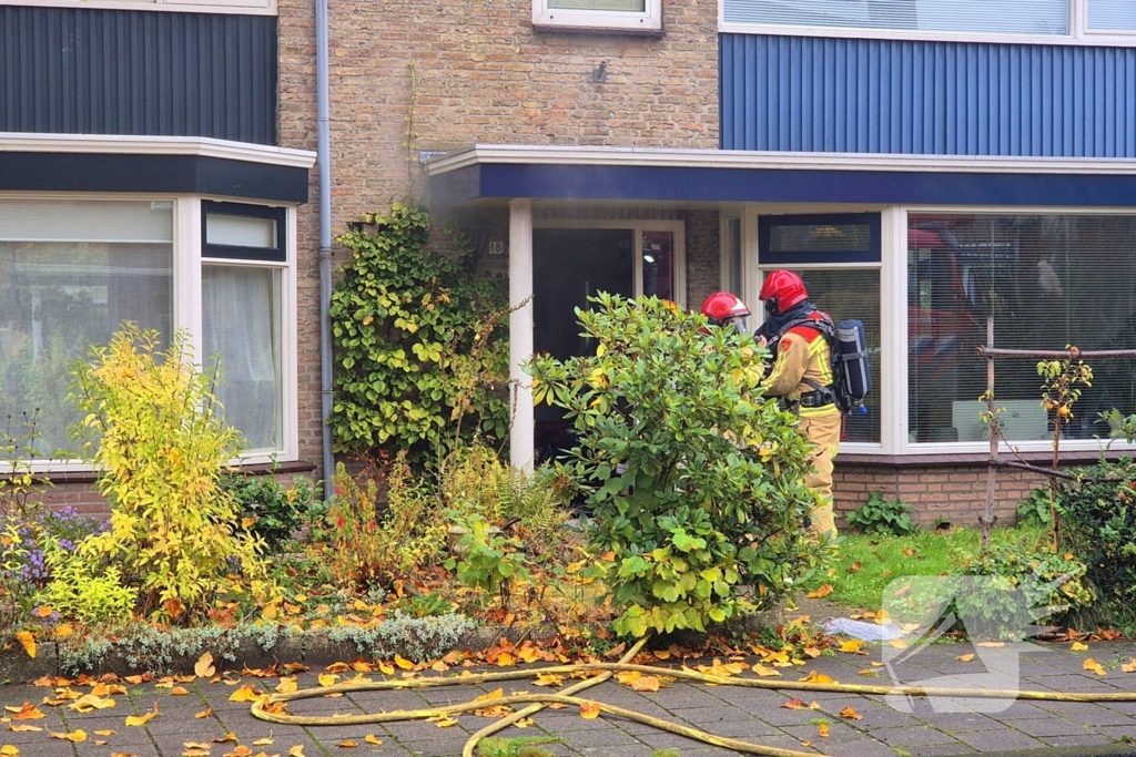 Flinke rookontwikkeling door brand in woning