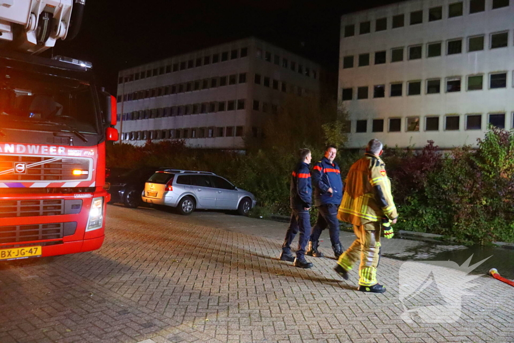 Luchtbehandelingskast bij slooppand vliegt in brand