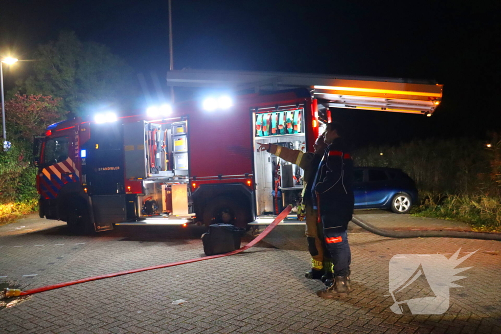 Luchtbehandelingskast bij slooppand vliegt in brand