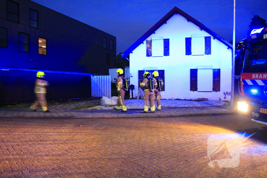 Rook uit kachel aangezien voor mogelijke woningbrand