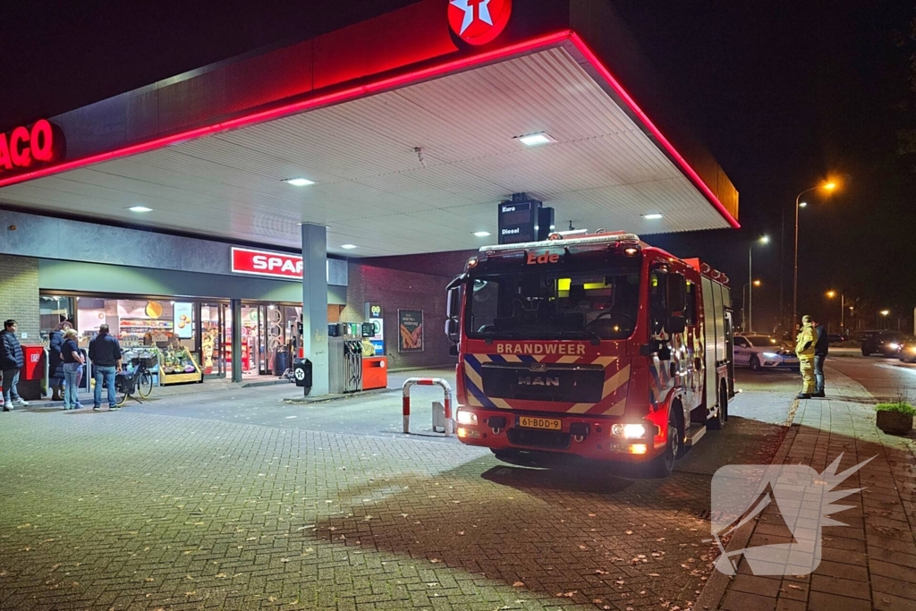 Tankstation ontruimd wegens vreemde lucht