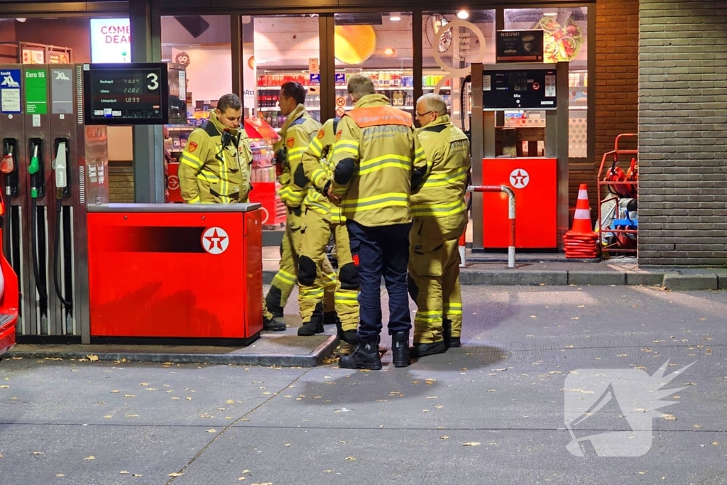 Tankstation ontruimd wegens vreemde lucht