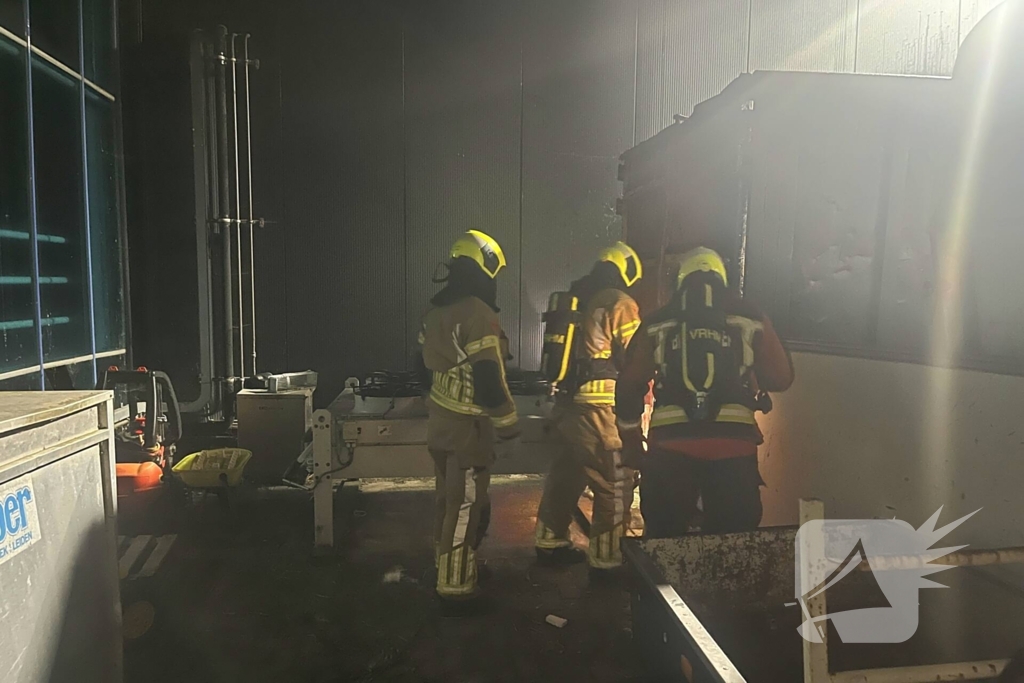 Politie ontdekt brandende container met mest