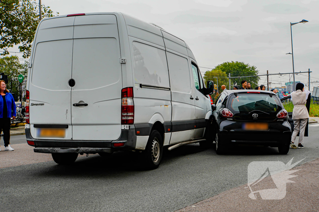 Man naar ziekenhuis na verkeersongeval