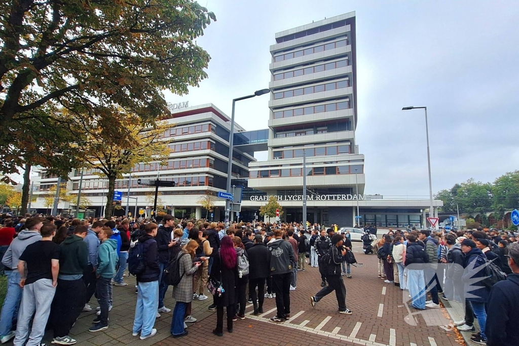 Magnetron in brand zorgt voor ontruiming van duizenden scholieren