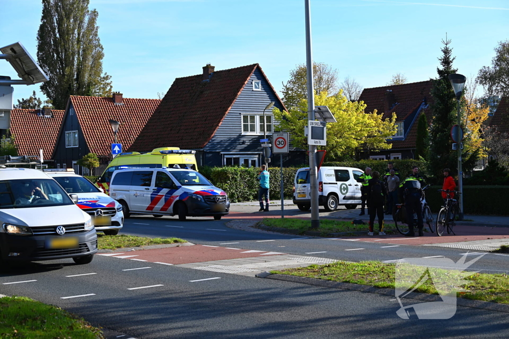 Fietser gewond bij aanrijding met bestelbus