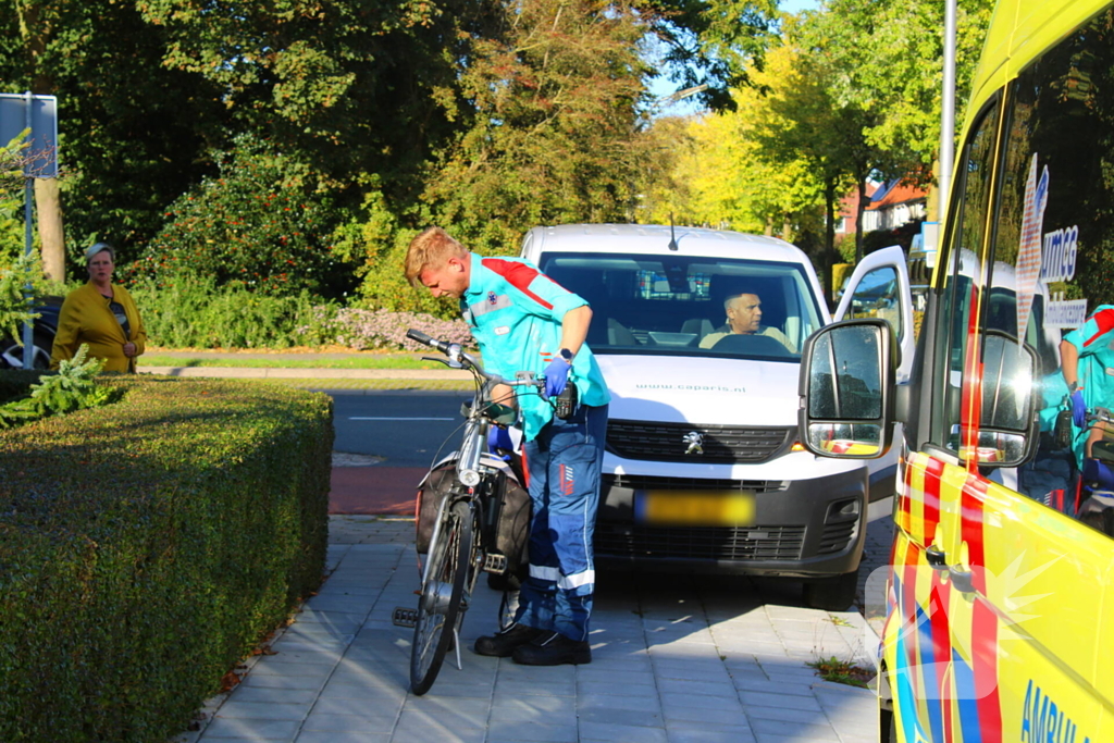 Fietser gewond bij aanrijding met bestelbus