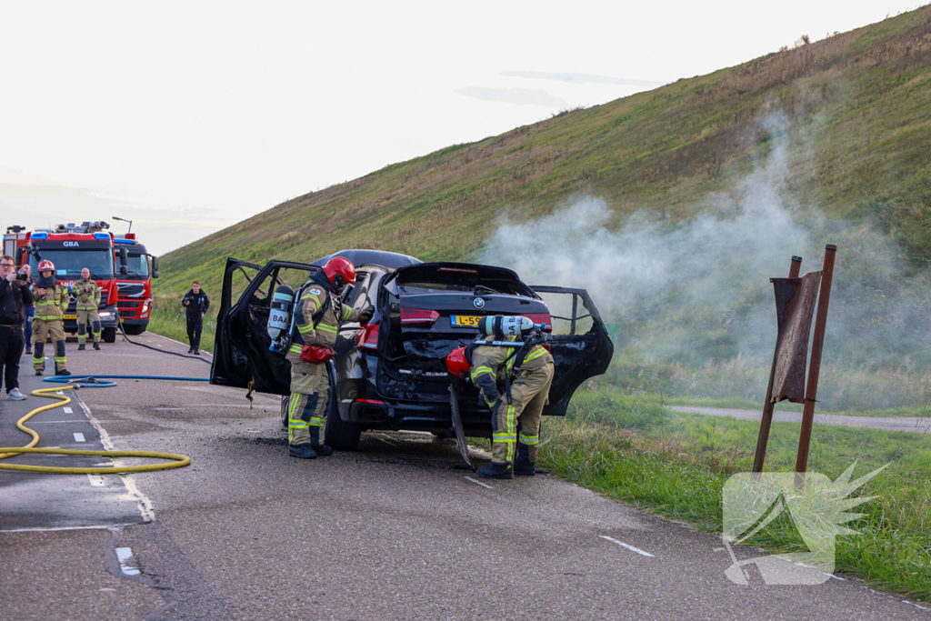 Personenauto gaat in vlammen op