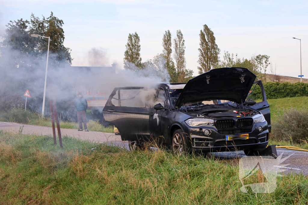 Personenauto gaat in vlammen op