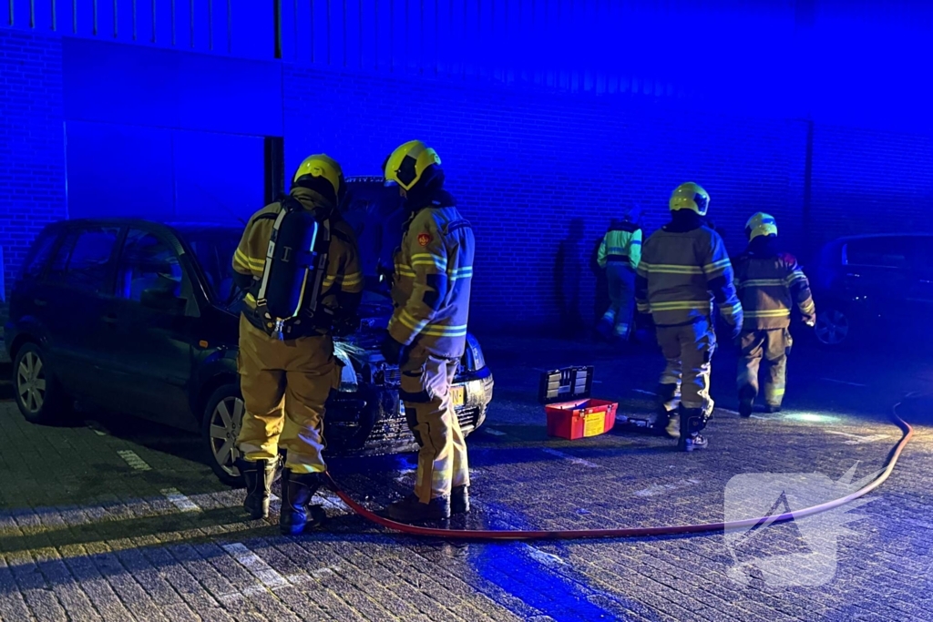 Brandweer grijpt in bij beginnende autobrand