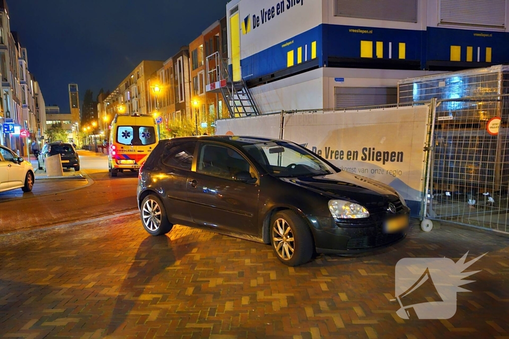 Fietser en automobilist in botsing