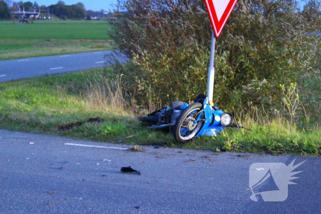 Veel schade bij aanrijding met brommer