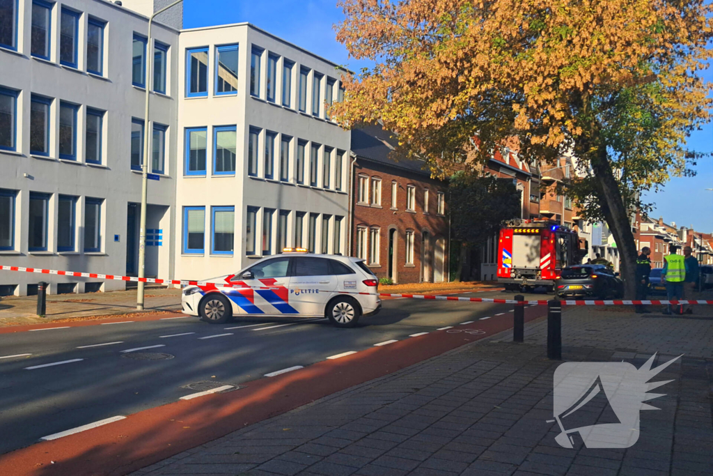 Brandweer doet onderzoek naar gaslucht, straat afgezet