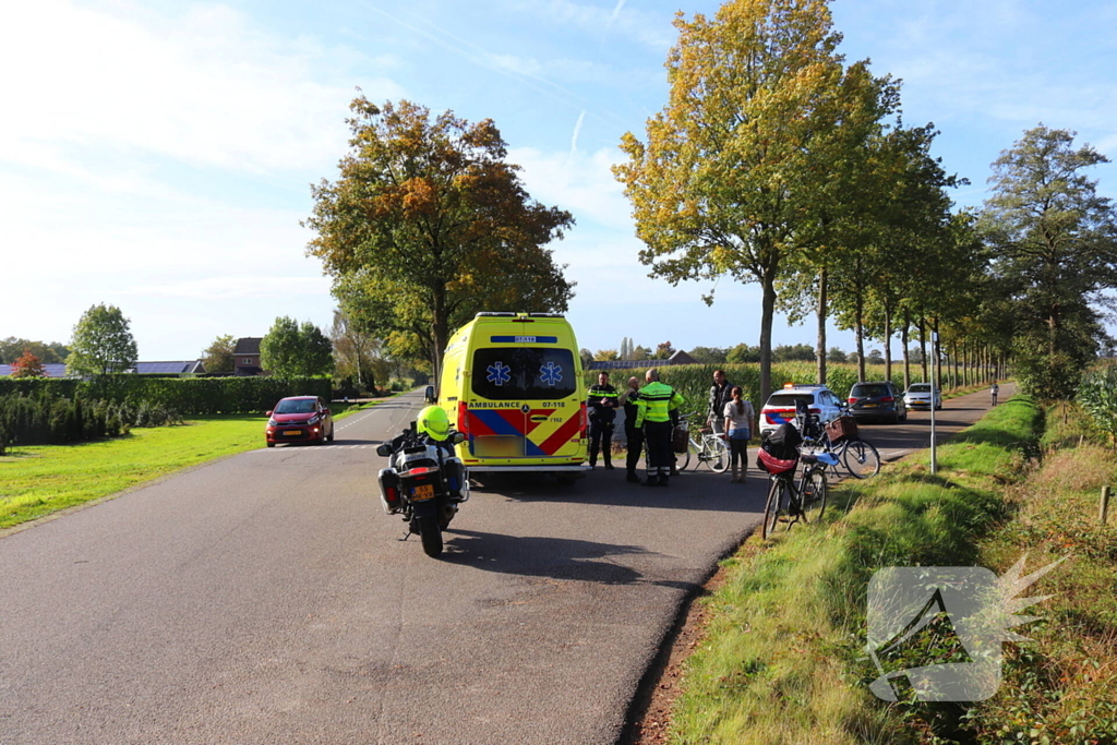 Twee fietsers klappen op elkaar