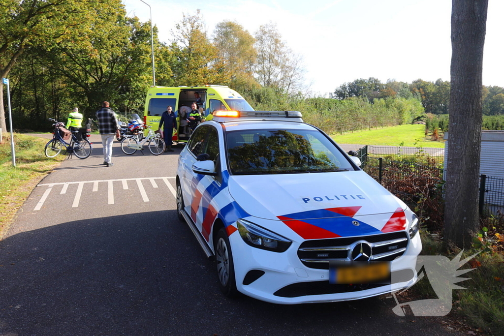 Twee fietsers klappen op elkaar