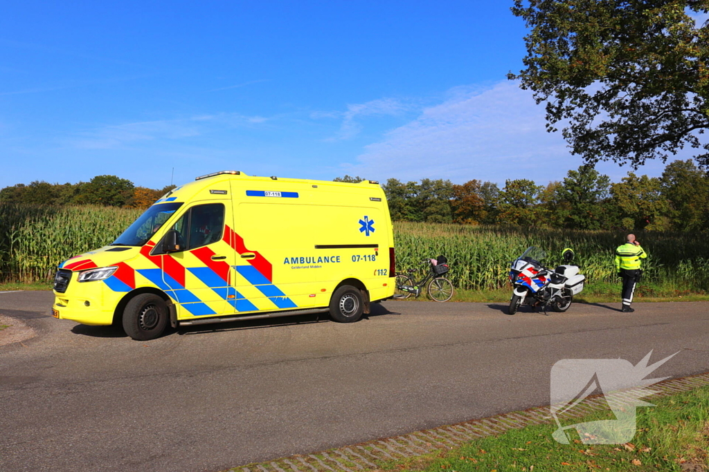 Twee fietsers klappen op elkaar