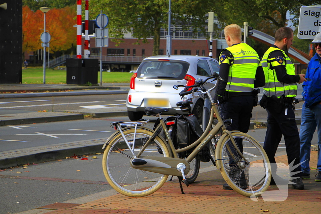 Twee fietsers met elkaar in botsing