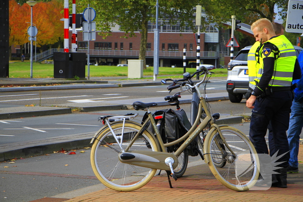 Twee fietsers met elkaar in botsing