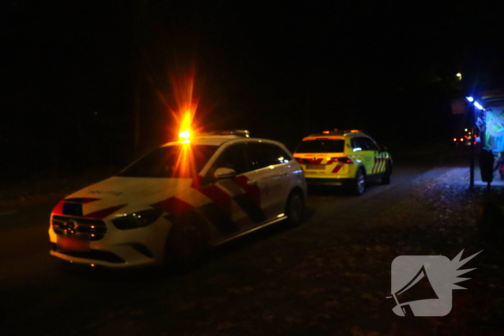 Wielrenner en auto komen met elkaar in botsing