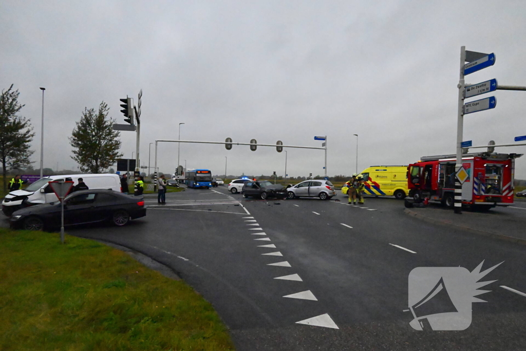 Meerdere voertuigen betrokken bij aanrijding