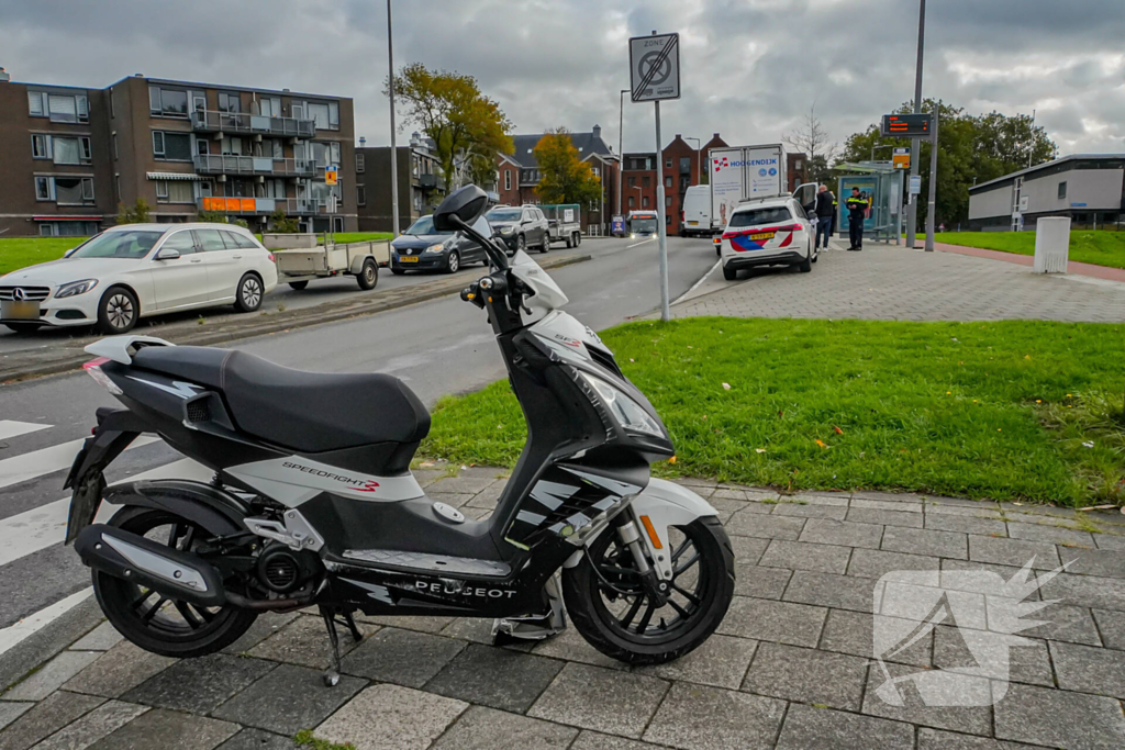 Scooterrijder gewond na ongeval met bakwagen