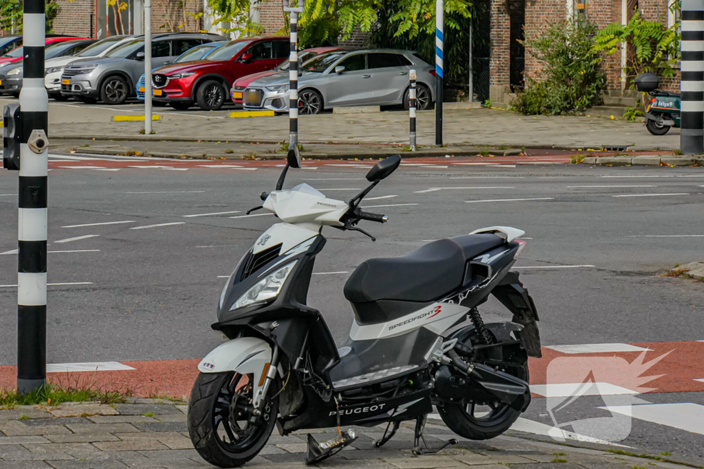 Scooterrijder gewond na ongeval met bakwagen