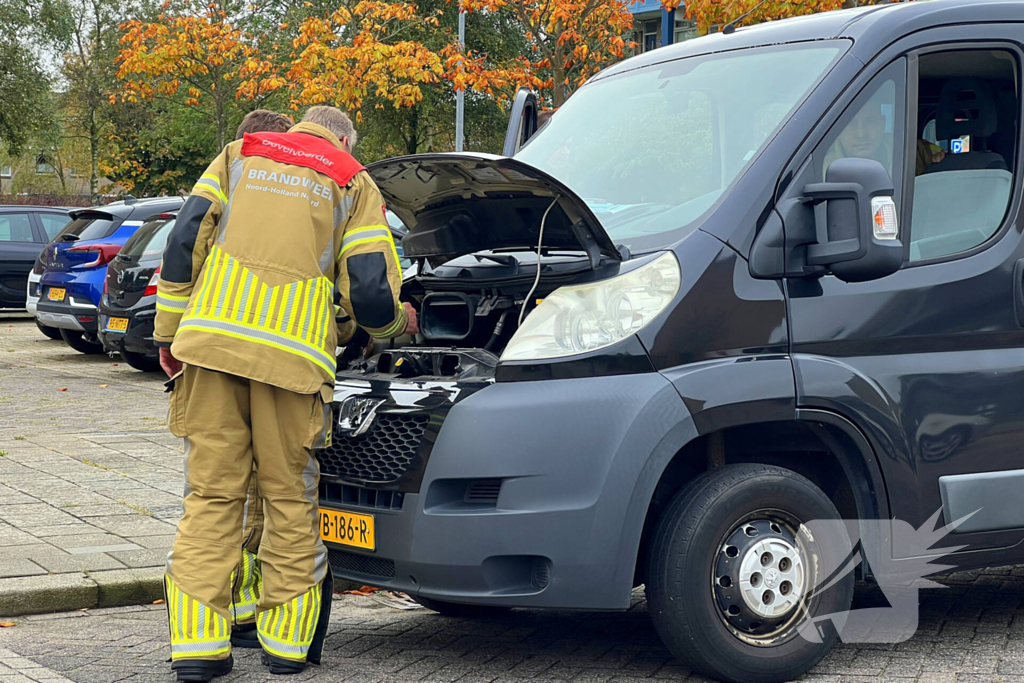 Brand in bestelbus snel onder controle door alertheid bestuurder