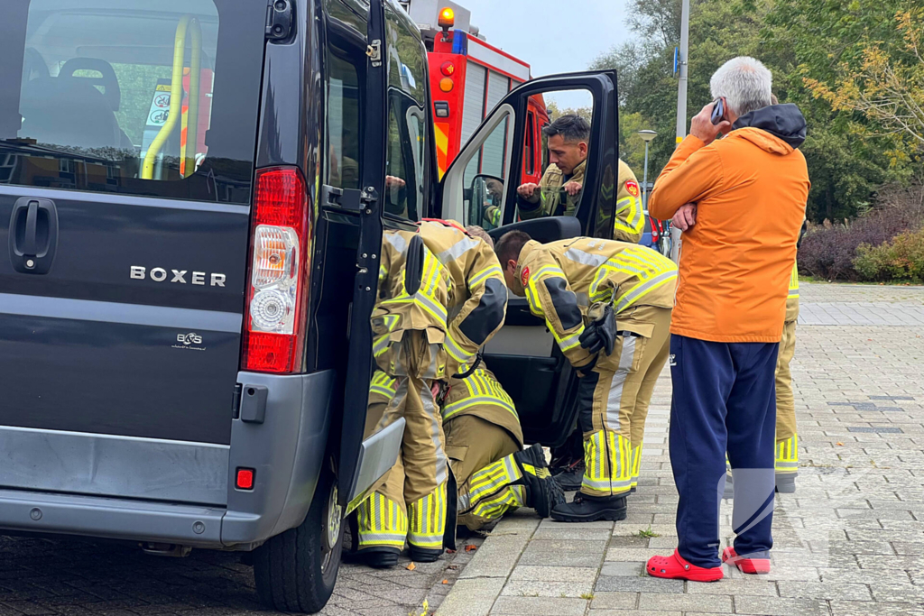 Brand in bestelbus snel onder controle door alertheid bestuurder