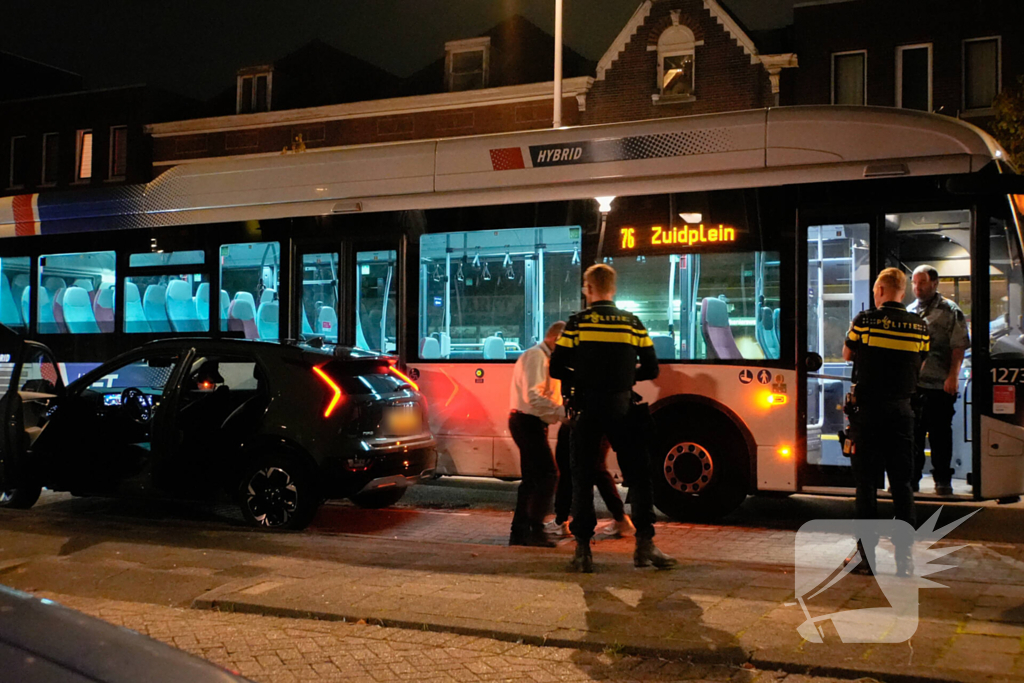 Schade bij ongeval tussen lijnbus en personenauto