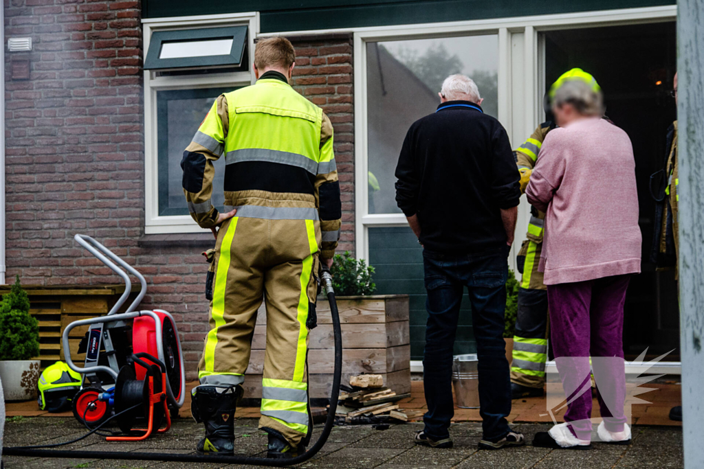 Houtkachel veroorzaakt rookontwikkeling in woning