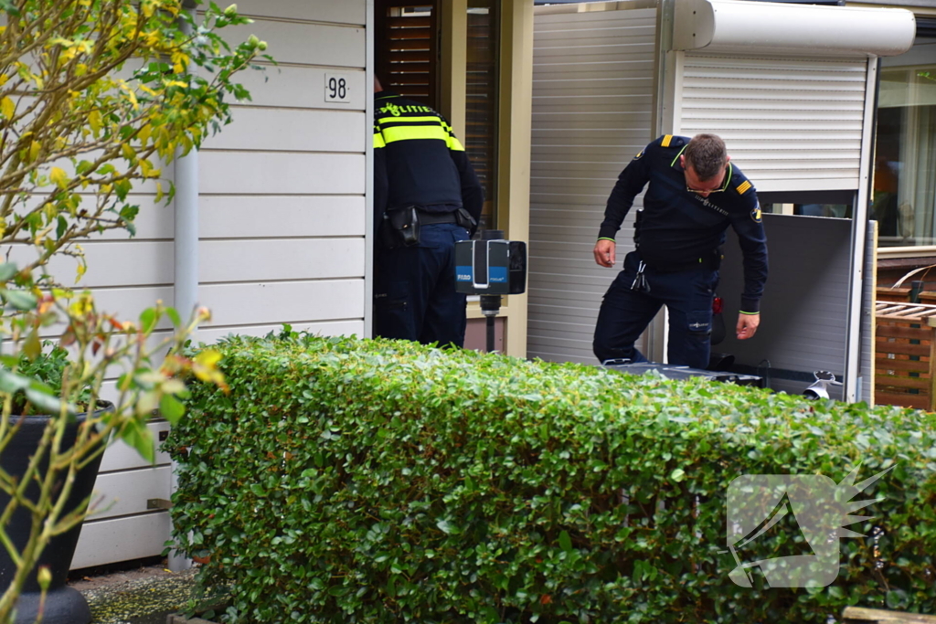 Politie doet onderzoek naar de toedracht van explosie in woning