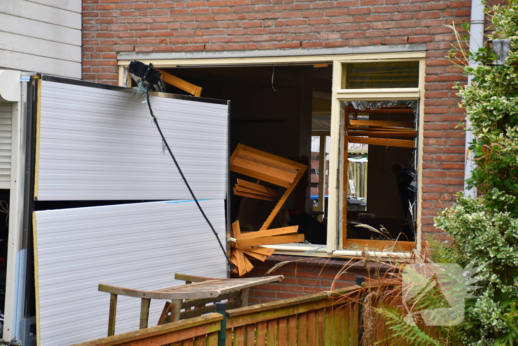 Politie doet onderzoek naar de toedracht van explosie in woning