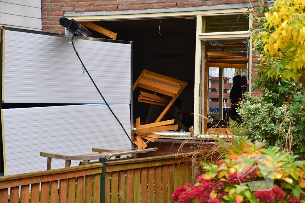 Politie doet onderzoek naar de toedracht van explosie in woning