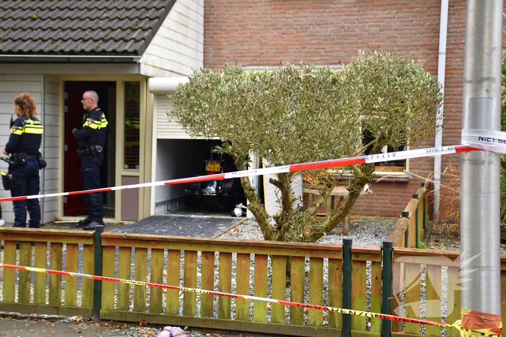 Politie doet onderzoek naar de toedracht van explosie in woning